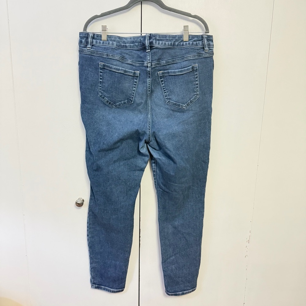 Lane Bryant Women’s Size 16 Straight Leg Jeans Medium Wash Stretch Denim - Picture 2 of 4